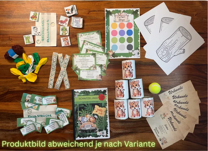 Ausgebreitetes Material einer Schnitzeljagd: Heft, Einladungen, Urkunden, Spielkarten und Stationsspiele